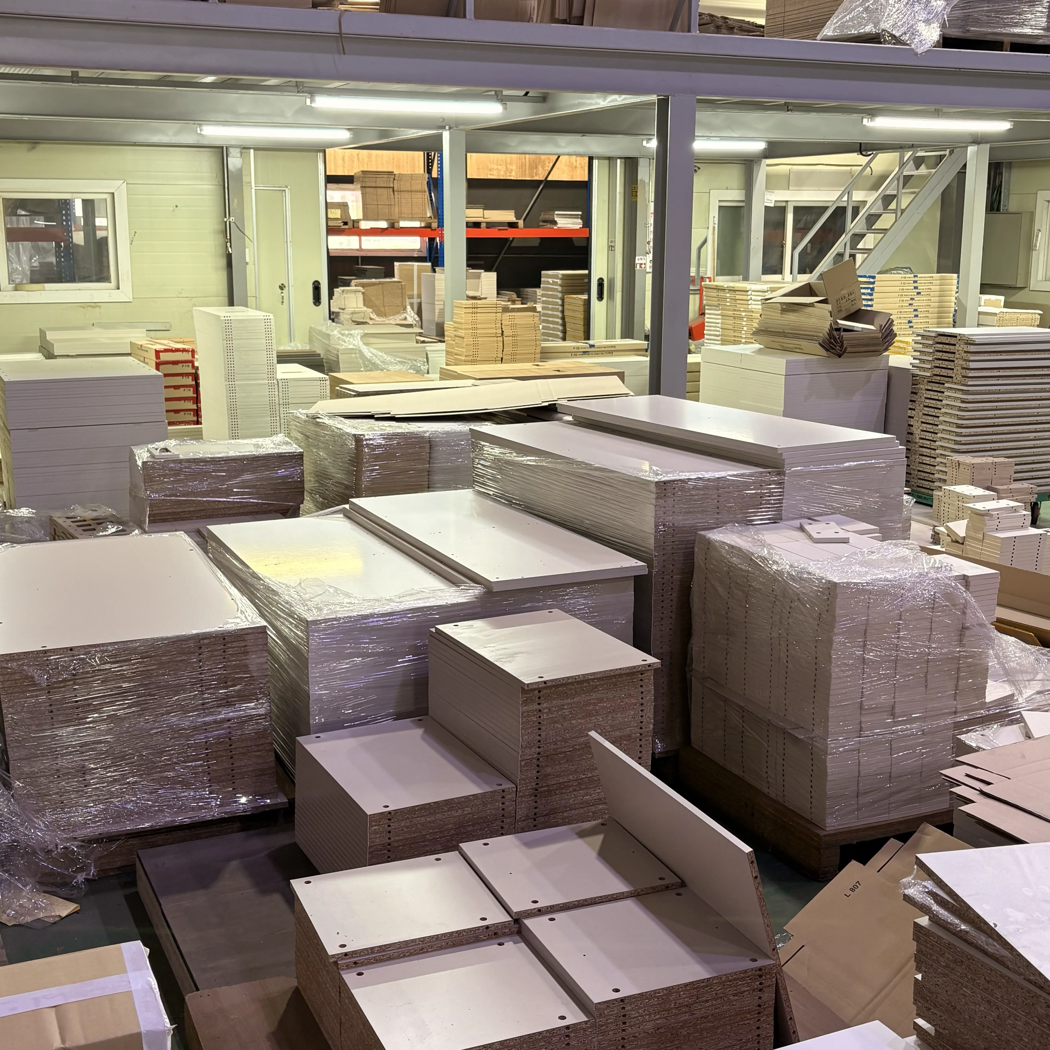 포장 완료된 팔레트 제품 출하 대기