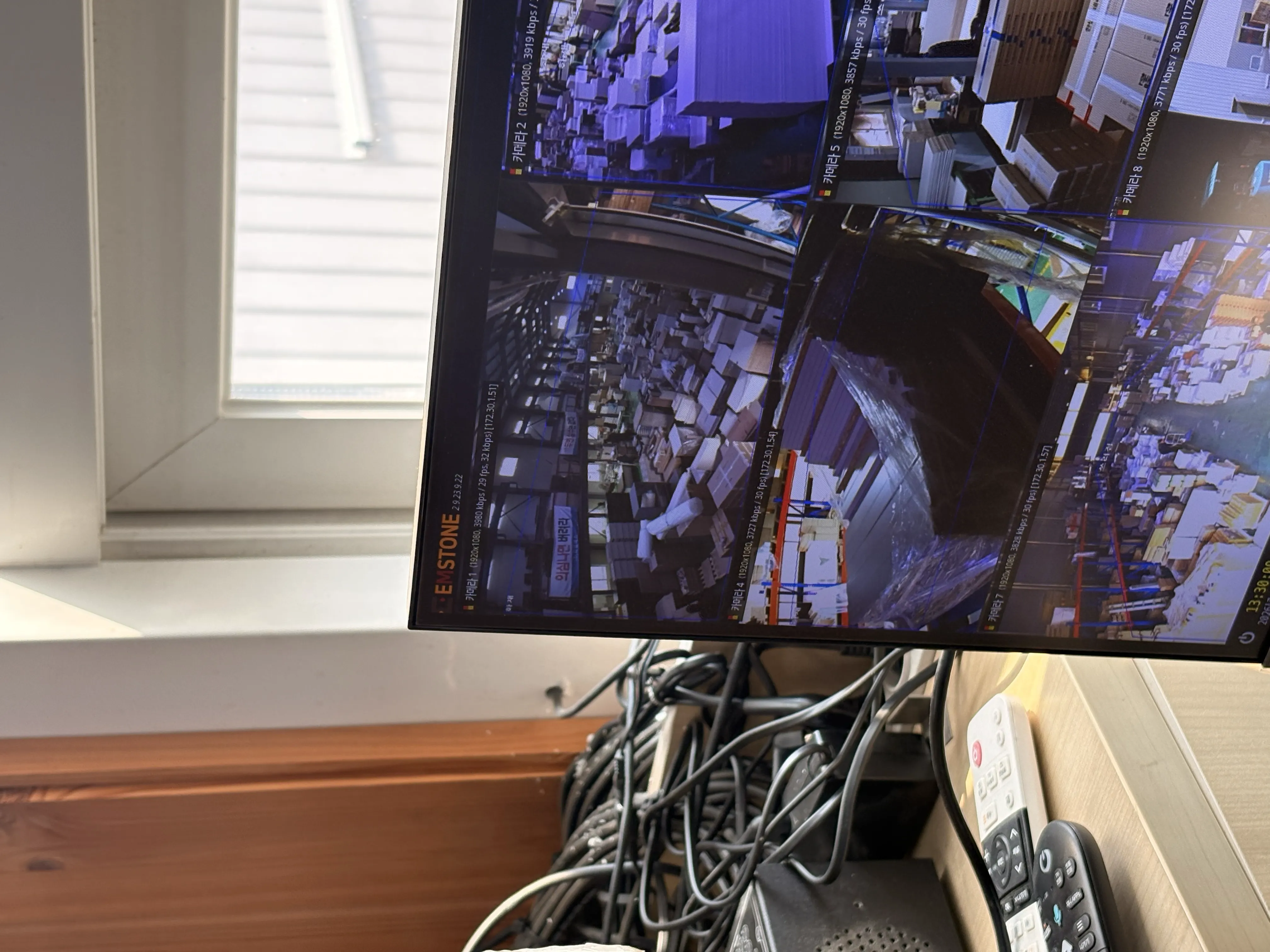 공장 감시 CCTV 모니터 화면